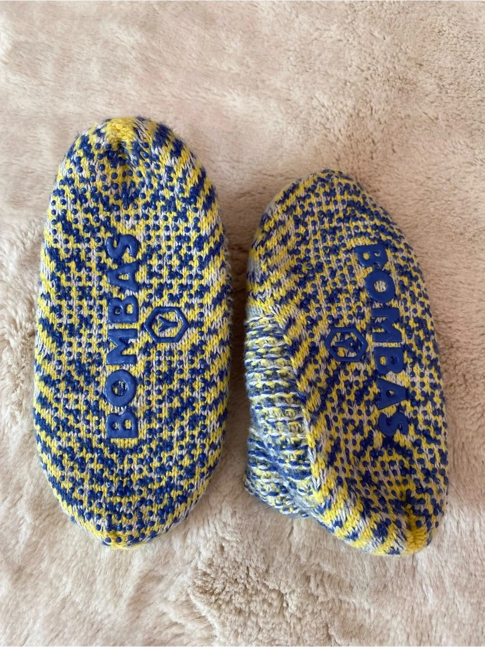 Bombas youth gripper slippers